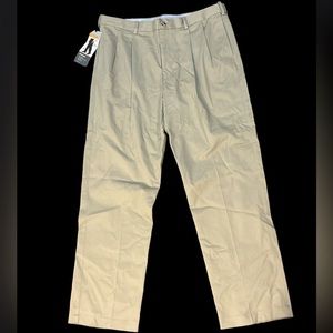 NWT Strait fit SAVANE Khaki pants W36 L32